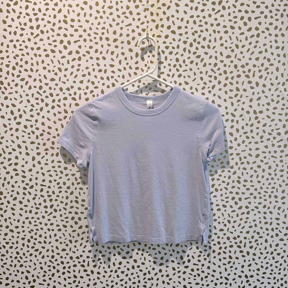 LULULEMON ATHLETIC POWDER BLUE CROPPED T-SHIRT WOMENS SIZE 0